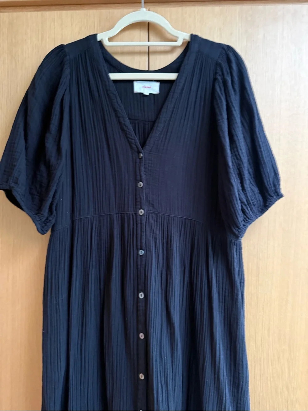 XiRENA Black Tiered V-Neck Puff-Sleeve Midi Dress, size L - Picture 6 of 12